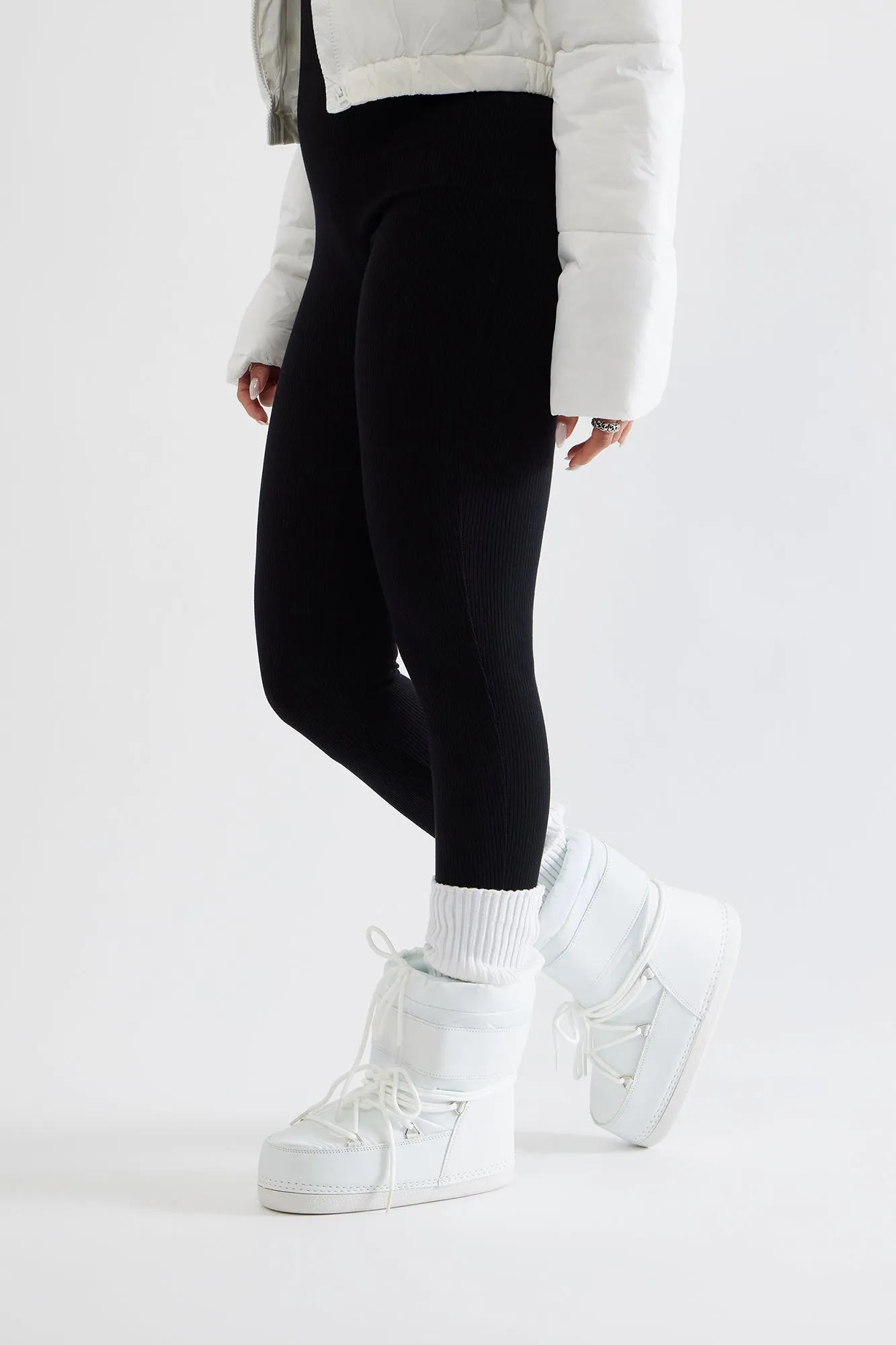 Arrowhead Flat Snow Boots - White