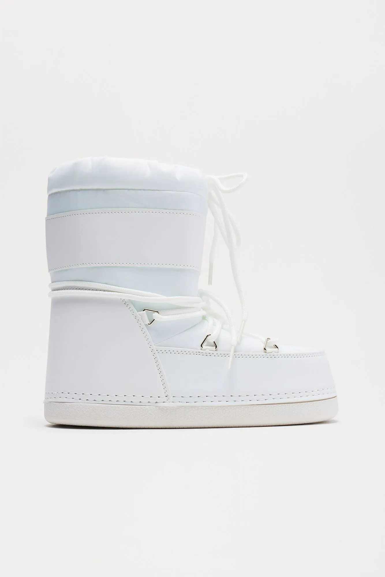 Arrowhead Flat Snow Boots - White