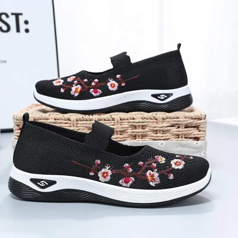 Floral Embroidered Breathable Shoes